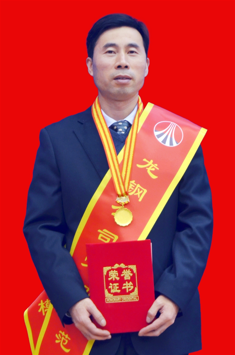 立足本職 愛崗敬業(yè) 勇做創(chuàng)新實(shí)干的新型軋鋼人——柏曉峰